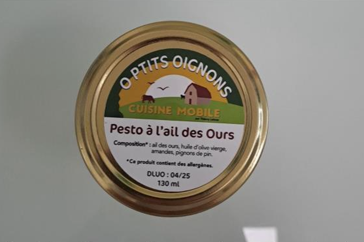 La boite du produit en cause est le pesto à l’ail des ours de la marque O Ptits Oignons. © Santé.gouv.fr