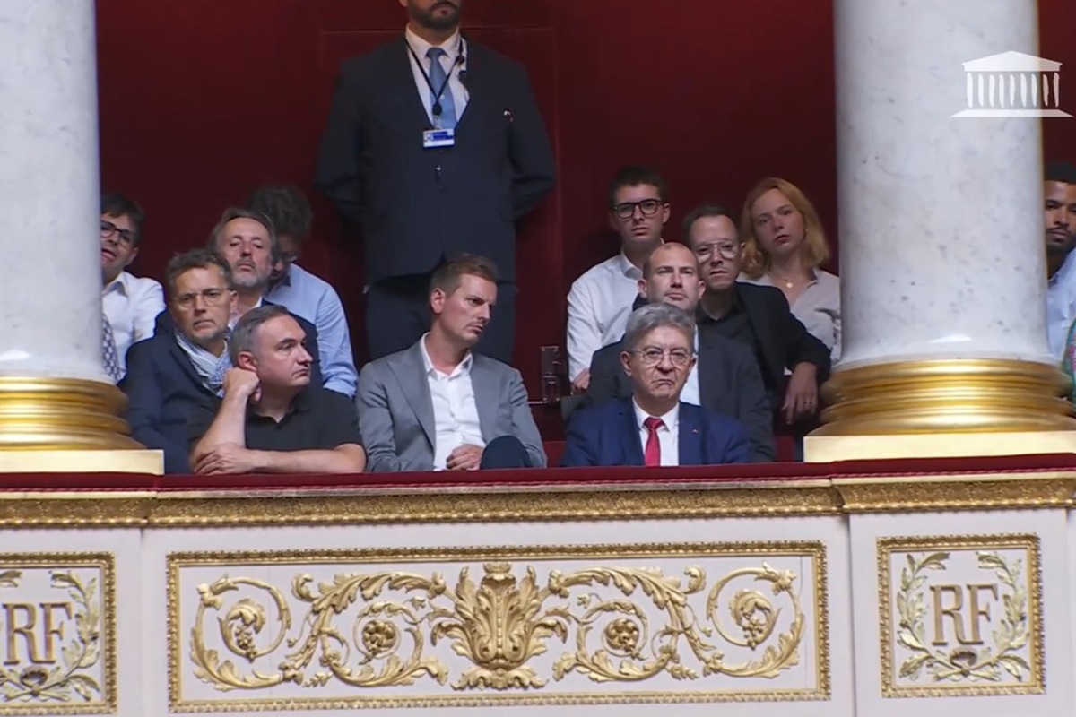 Jean Luc MELANCHON leader de LFI sur les bancs réservés au public lors de son discours de Politique Général le 8 septembre à l'Assemblée nationale réuni en session extraordinaire © Assemblée nationale 2025