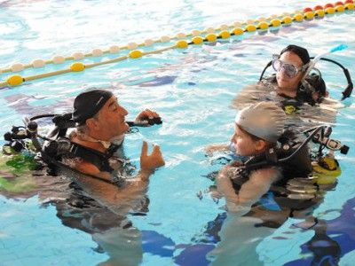 Integrathlon plongeur valides et handicapes dans la meme piscine