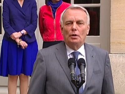 Le Premier Ministre Jean-Marc AYRAULT après la réunion avec le Haut Conseil de la Famille a Matignon a lequel il présenté sa réforme