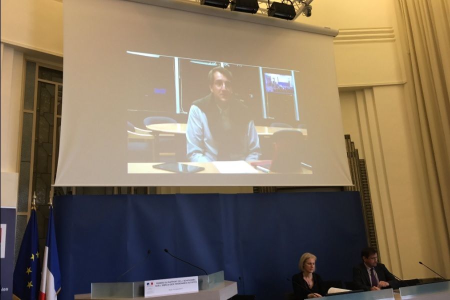 Presentation du rapport sur l emploi des personnes autistes par Josef SCHOVANEC a Segolene NEUVILLE
