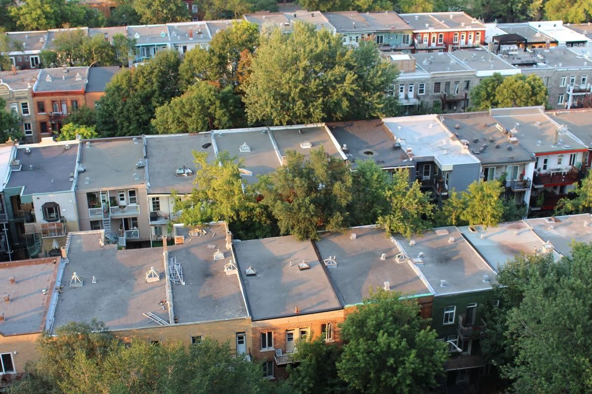 Vue aerienne de toit de logement dans la capital Quebec