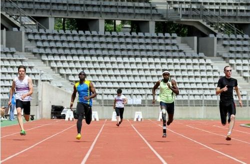 Une course sur 100 m&egrave;tre cat&eacute;gorie handisport, lors du Challenge du Monde des Grandes Ecoles et des Universit&eacute;s &eacute;dition 2011, organis&eacute; au Stade Charl&eacute;ty &agrave; Paris