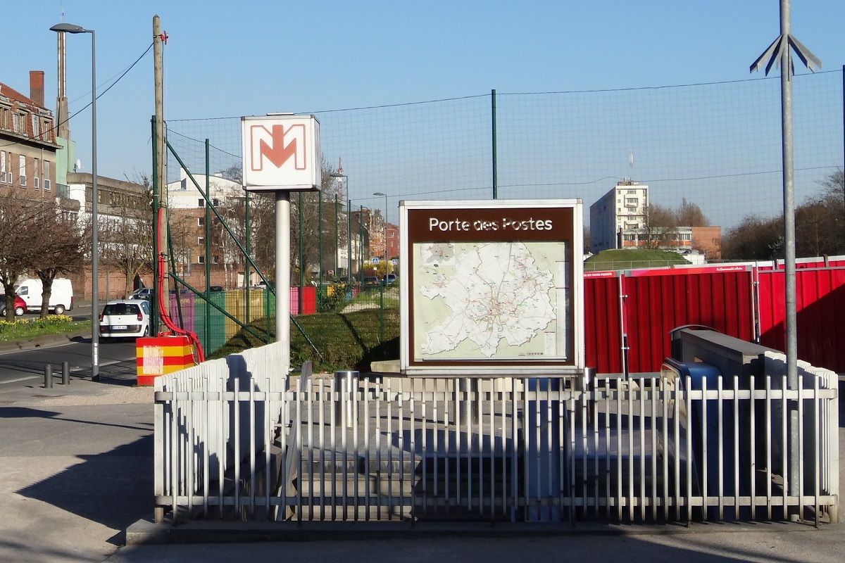 Station Porte des Postes des lignes 1 et 2 du métro de Lille Métropole  d03a3