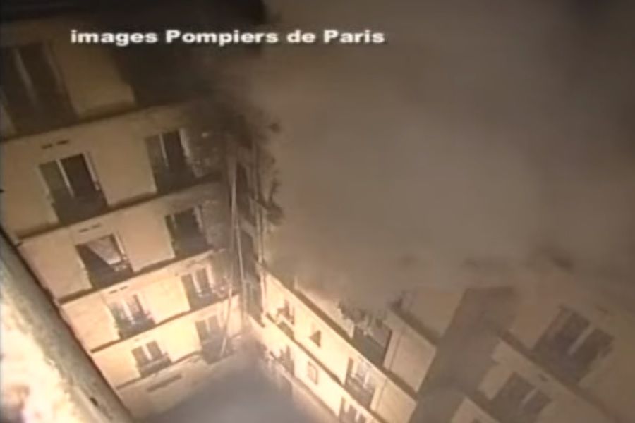 Cour interieur de l hotel Paris_Opera a Paris la nuit de l_incendie