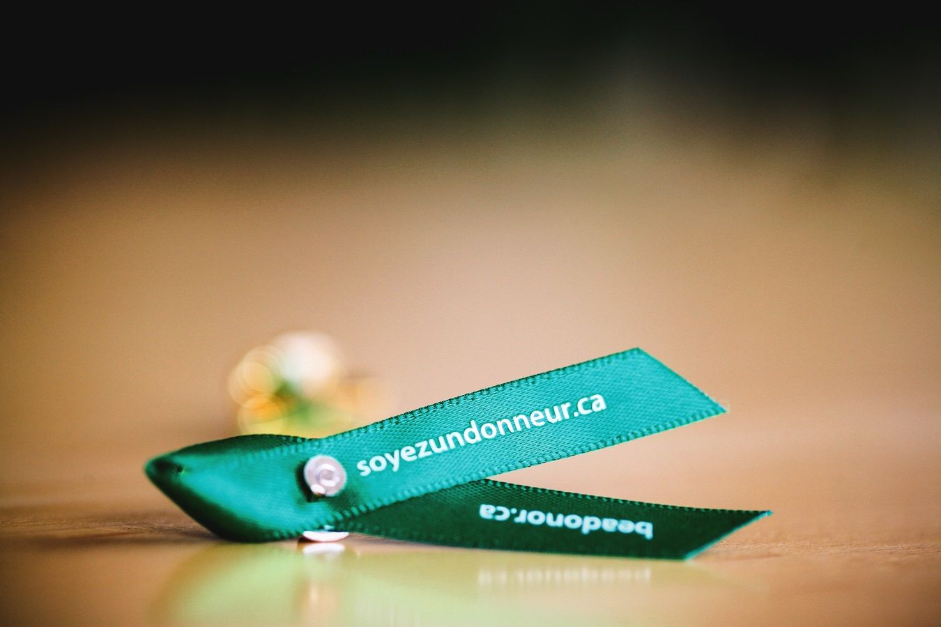 Un ruban vert bilingue Soyez un donneur dons d organes et de tissus canadien