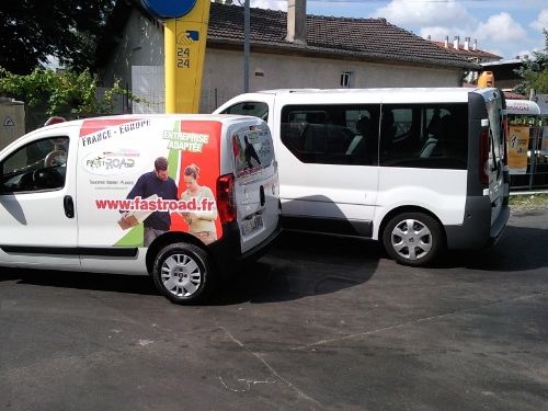 Fastroad est les v&eacute;hicules de l'entreprise de transport adapt&eacute; cr&eacute;&eacute;e en 2010