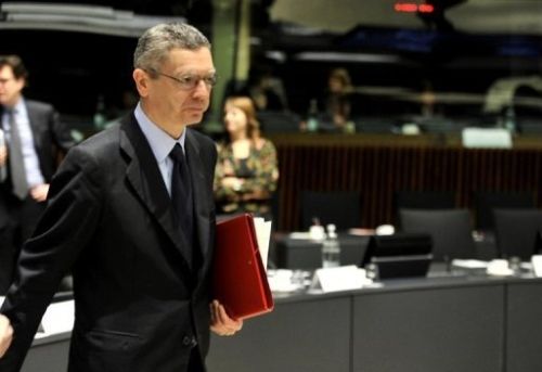 Une centaine de personnes, pour la plupart des femmes, ont manifesté, hier, à Madrid, contre le projet de réforme du gouvernement. Photo AFP