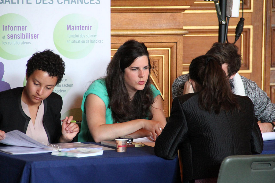 Handicafe pour les personnes handicapees visuelles et auditives par la FEDEEH Stand
