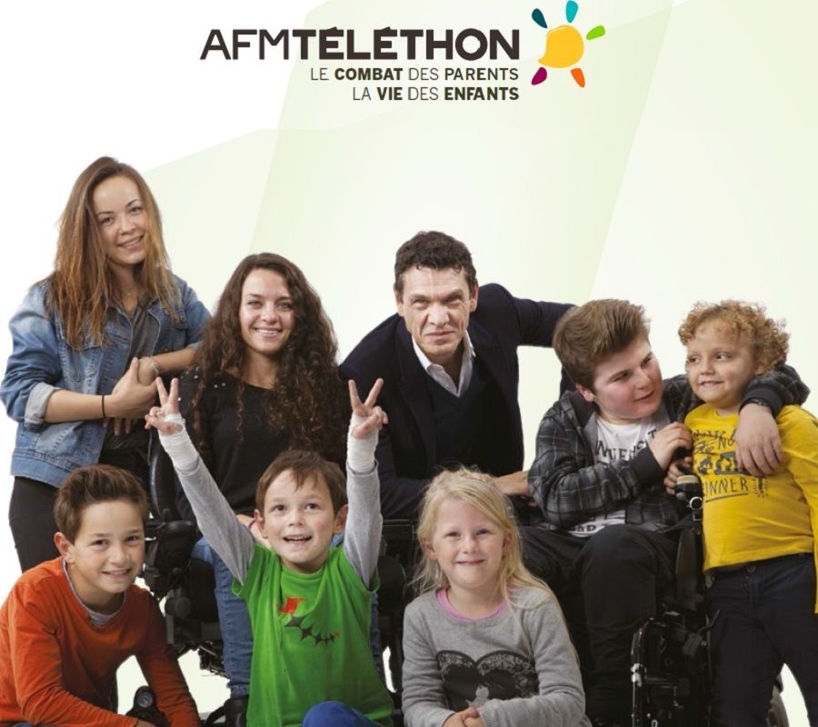 Le Parrain du Telethon 2015 entoure par les ambassadeurs