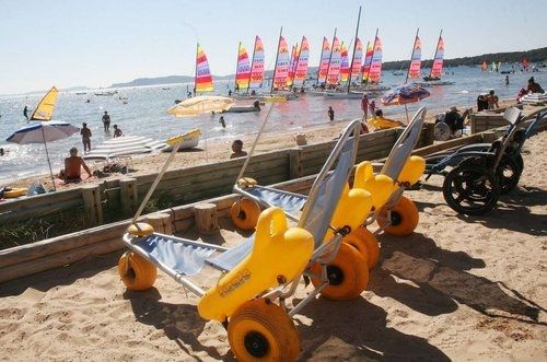 L'équipement comprend trois fauteuils Tiralo et deux fauteuils Hippocampe (Illustration)