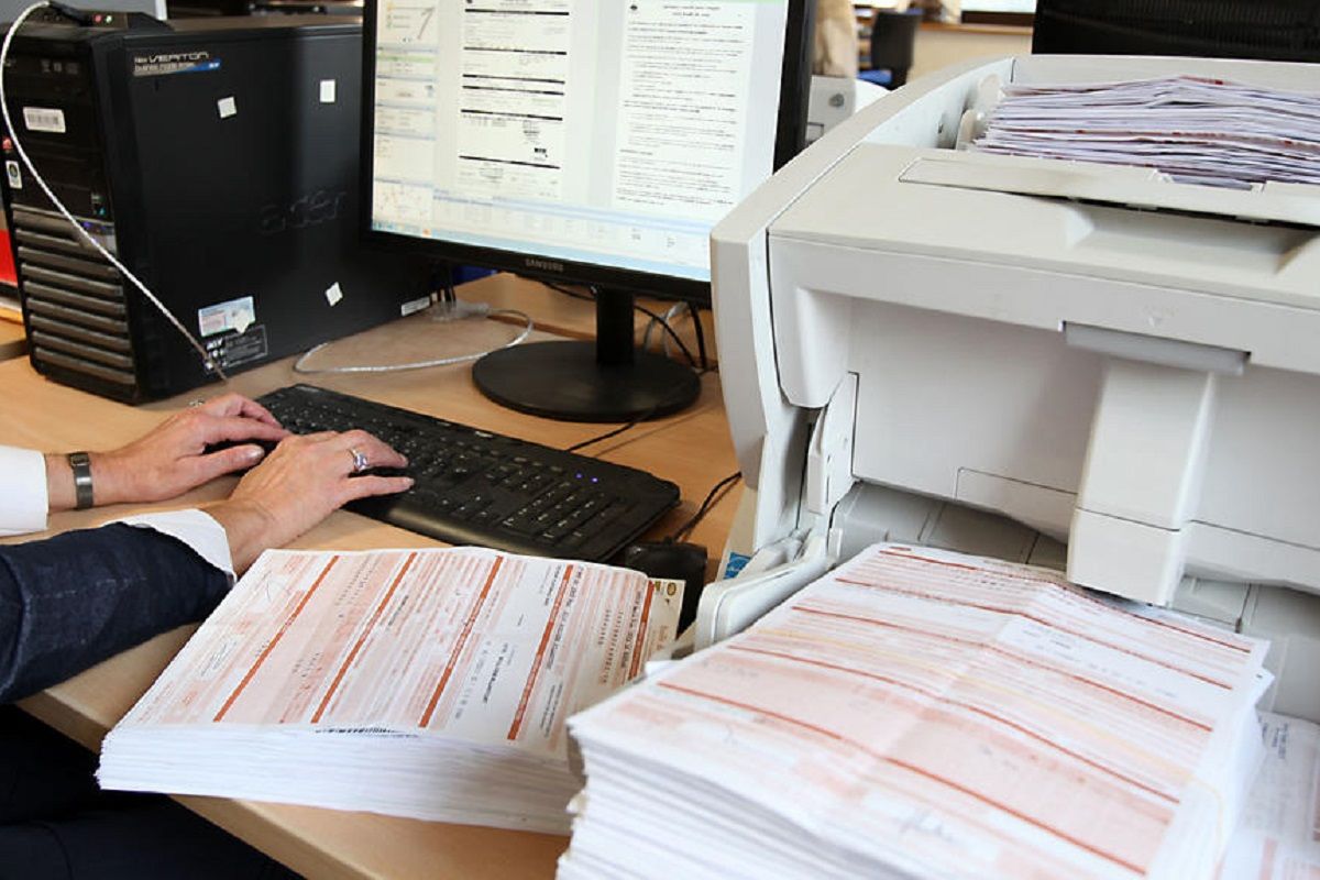 Operation de saisie informatique de feuilles de soins dans une Caisse primaire d assurance maladie