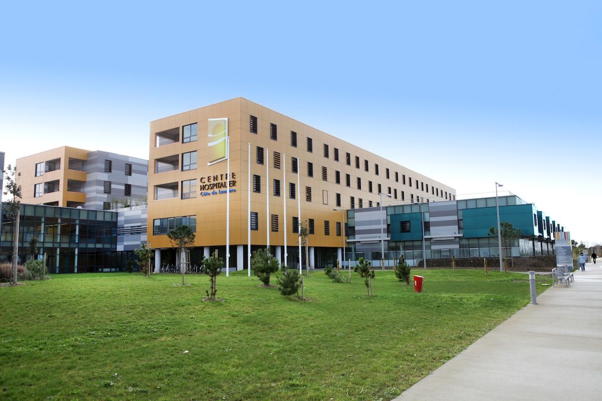 Facade du Centre Hospitalier Les cotes de Lumiere au Sable d Olonne en Vendee