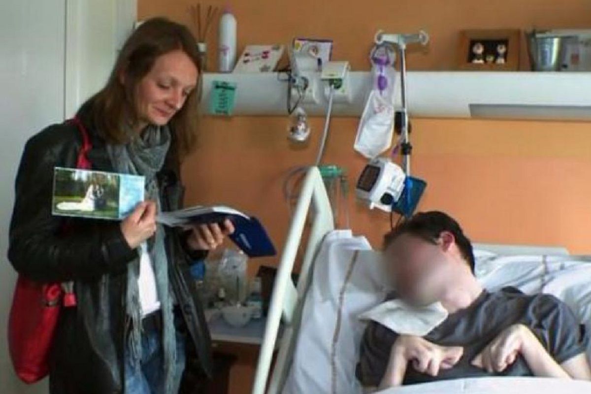 Rachel Lambert et son époux sur lit au chu de Reims fin 2014 3c109