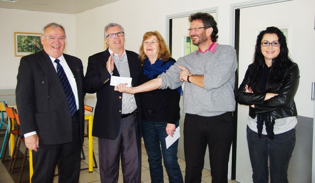 M. Mercier, pr&eacute;sident de l&rsquo;APAEHM; M. FREDDY Cerda, directeur Novotel Atria, Mme Mireille MALOT, pr&eacute;sidente de L&rsquo;Hippocampe, M. BULFONE, directeur de l&rsquo;ESAT et Mme COUTIAL, chef de service de l&rsquo;ESAT.&copy; DR