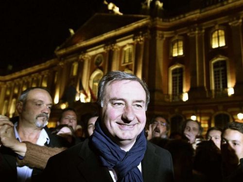 Jean Luc MOUDENC arrivant place du Capitole a Toulouse