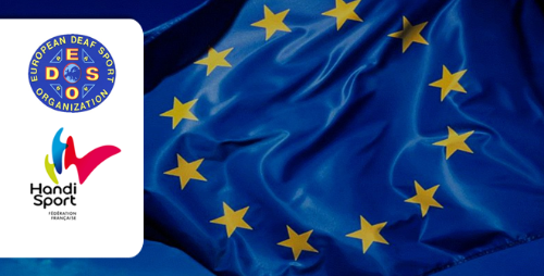 Le logo de l'Organisation Europ&eacute;enne du Sport pour Sourds (EDSO) en dessous celui de la F&eacute;d&eacute;ration Fran&ccedil;aise Handisport au cot&eacute; du drapeau europ&eacute;en