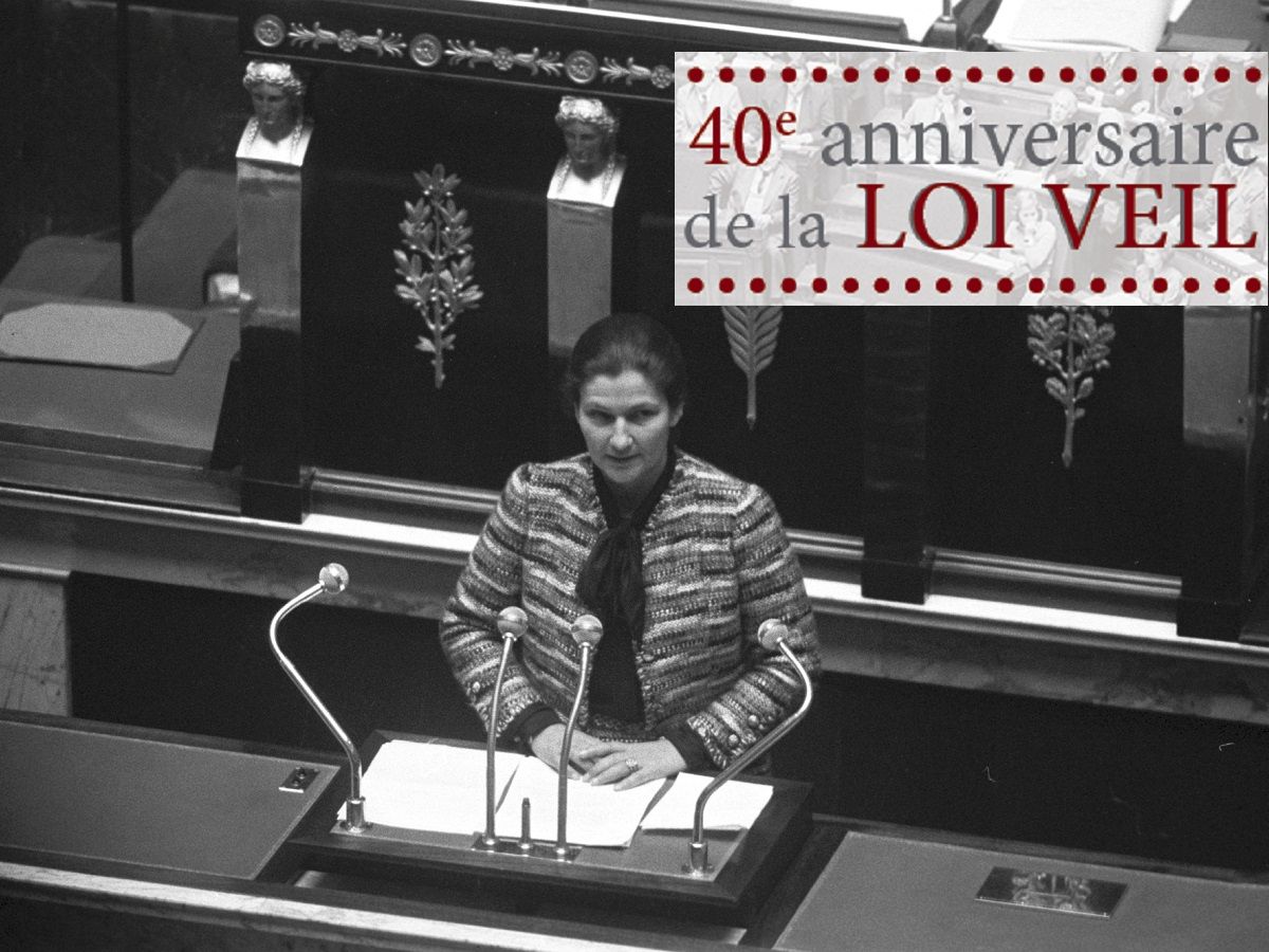 Simone Veil presente le projet de loi d orientation en faveur des personnes handicapees
