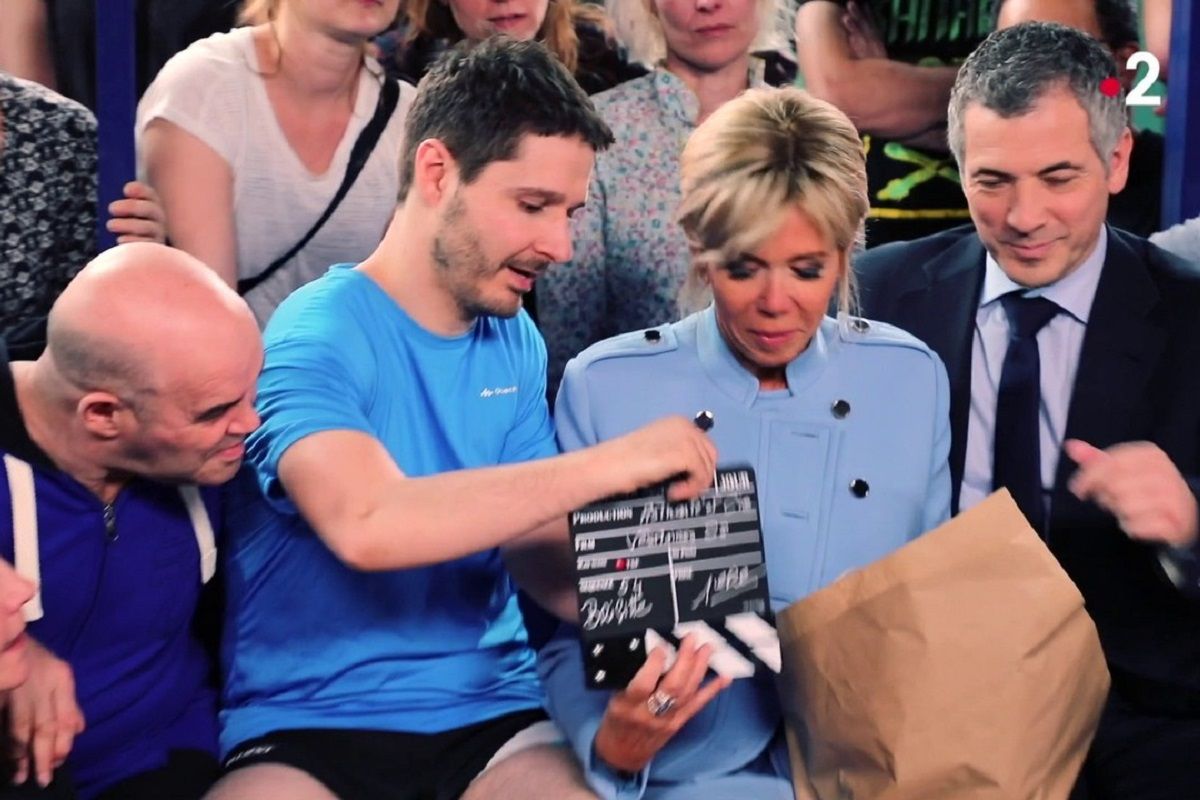 La premiere dame participe au second episode de la huitieme saison de Vestiaires sur France Television