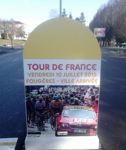 Arrive du tour de France a Fougere par l association TED Autisme