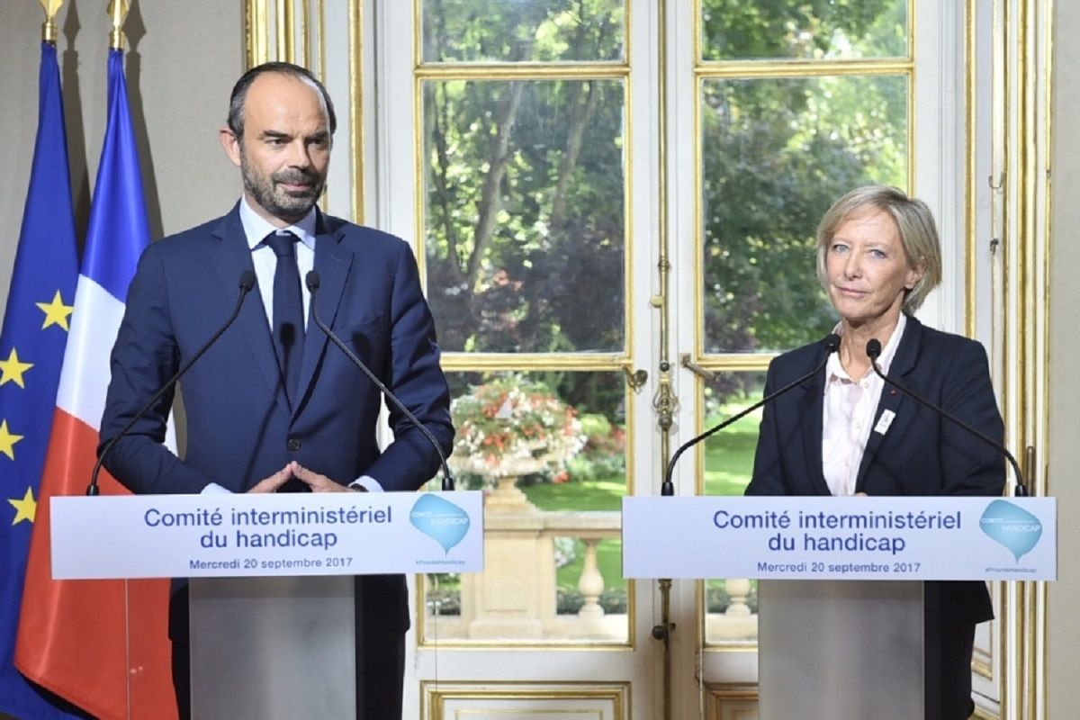 Le premier ministre edouard philippe et sophie cluzel lors du premier comite intermisteriel du handicap le 20 septembre 2017