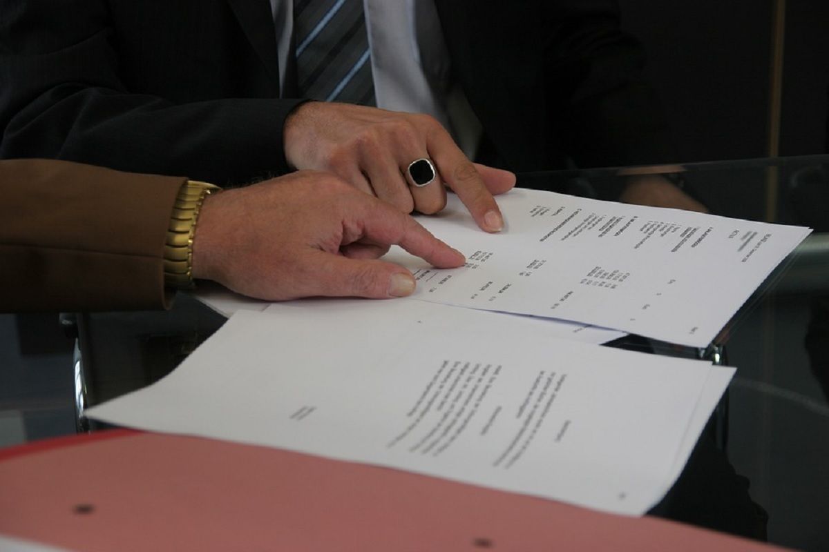Signature d une convention entre deux parties