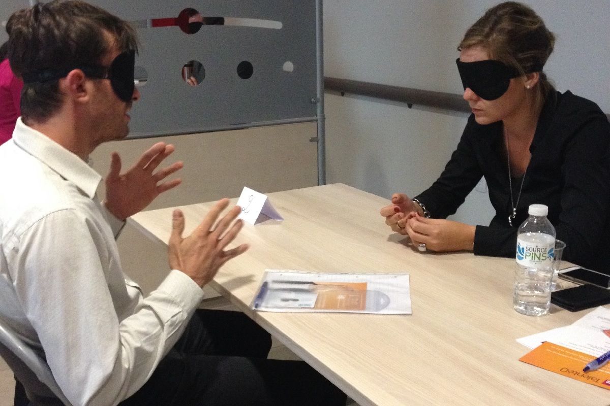 Un job dating d un nouveau genre avec un masque opaque sur les yeux organises par Talenteo