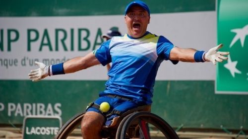 Stephane Houdet lors de sa victoire contre le Japonais à Roland Garros©F.F.H