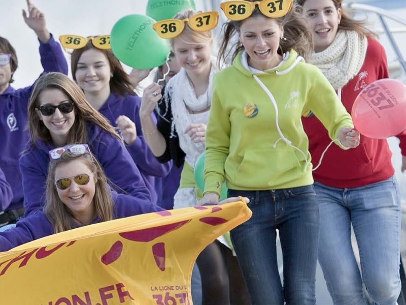 Telethon 2014_Tour_Eiffel_et_son_parrain_Garou