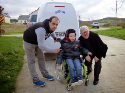 Quentin Marest remise du handi-van
