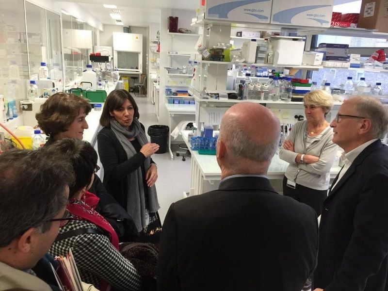 Anne Hidalgo visite l-Institut Imagine