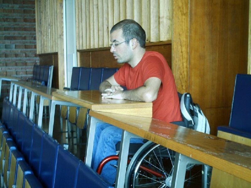 Un Etudiant en situation de handicap dans un Amphitheatres a Rennes