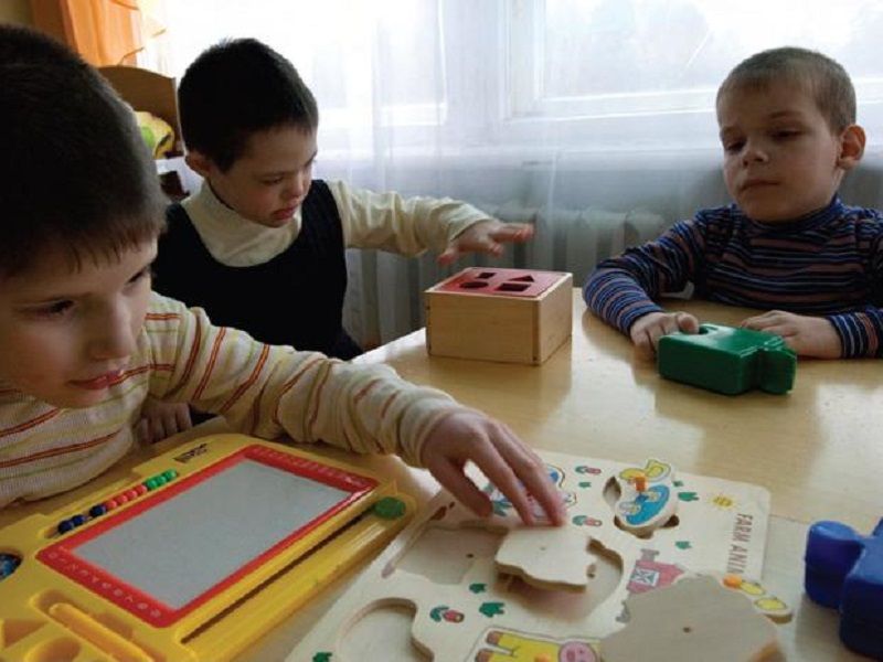 Des enfants handicapes en situation de handicap mental