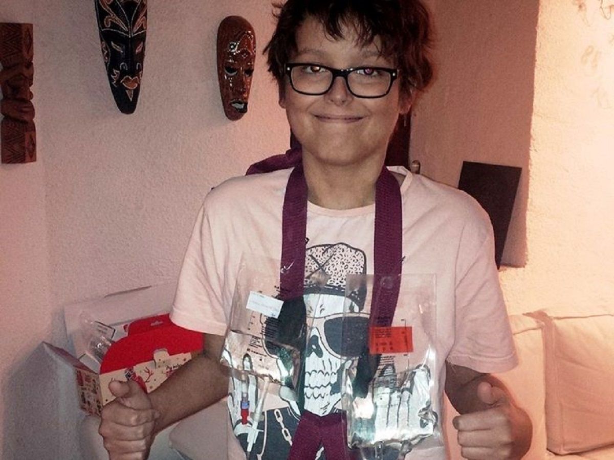 Le jeune_mateo_age_de_16_ans_atteint_d_une_leuncemie_pres_au_depart_pour_seattle