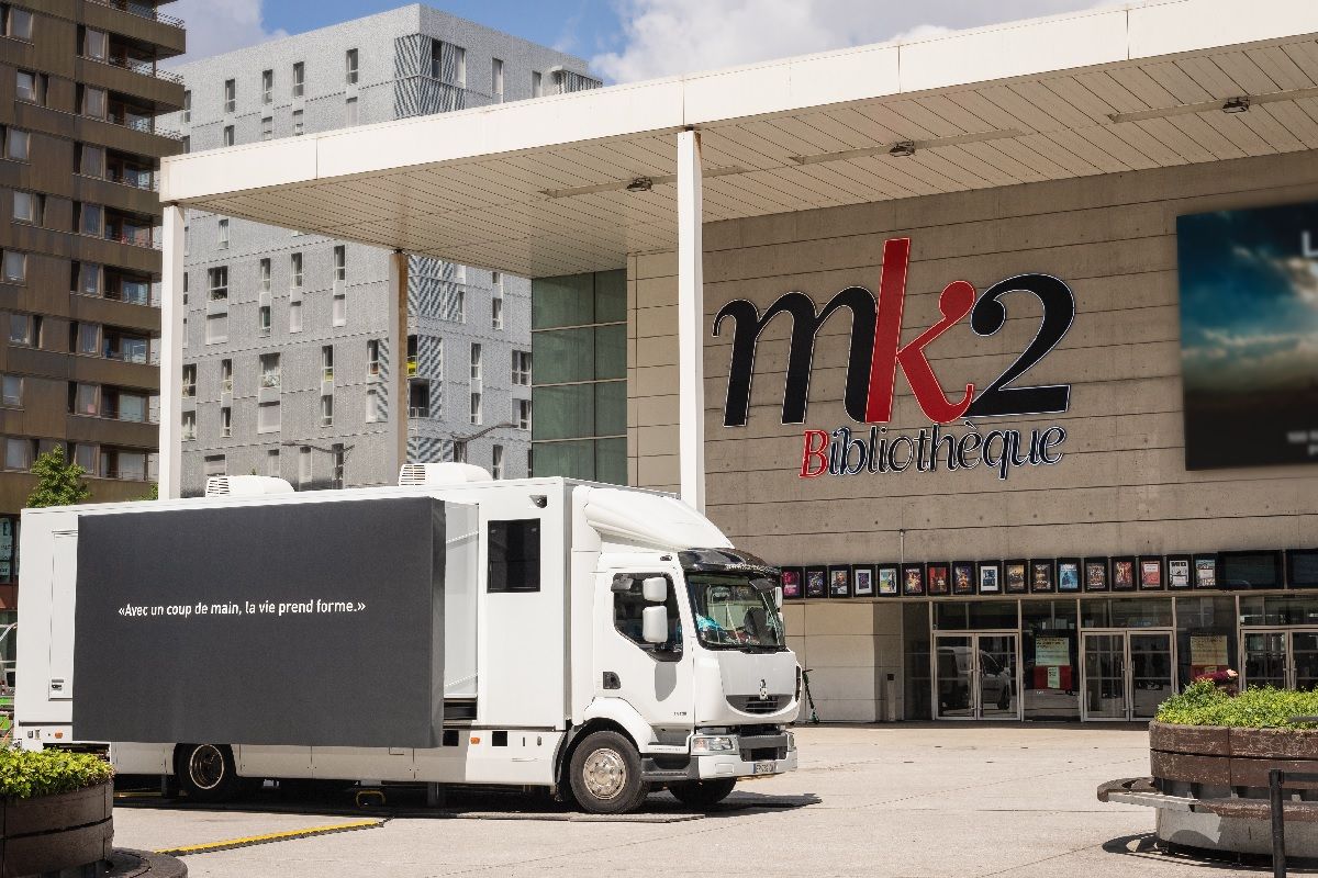 Le bus de la campagne avec un chien guide la vie prend forme officielle ffac 0afd3