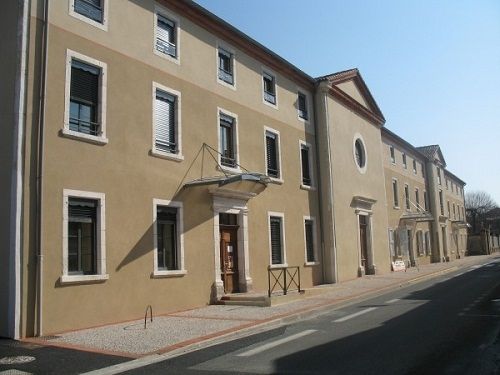 Maison des citoyens a Carmaux côté rue, avec l'installation d'une pente douce©  ville de Carmaux