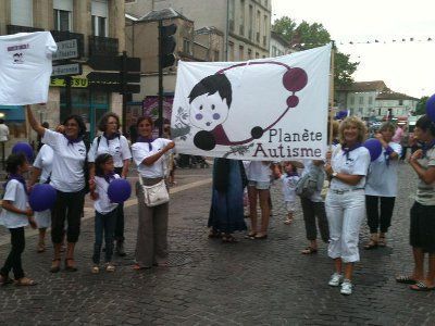 Manifestation associative planete autisme a agen