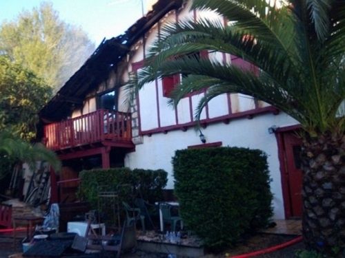 Une maison situé ravagé par un incendie a Cibourne dans le Pyrénées-Atlantique