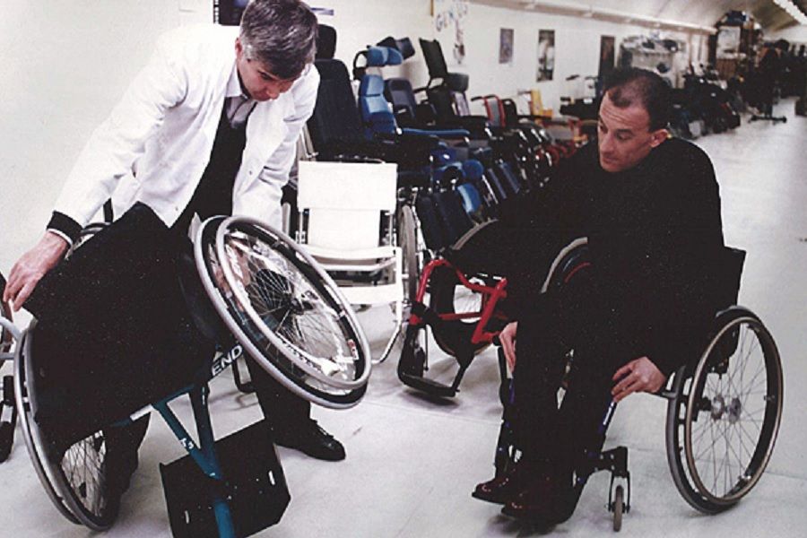 Le Centre d essai de Fauteuil de la Fondation de Garches qui developpe quatre types d_activites