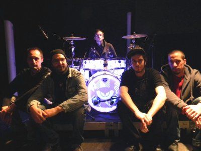 Le groupe FUMUJ groupe de musique mêlant rock, hip-hop et musiques électroniques