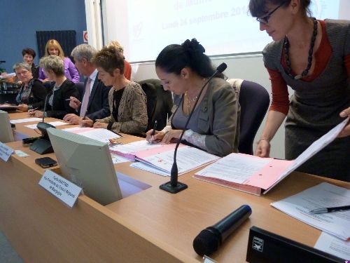 signature convention de création des deux instituts