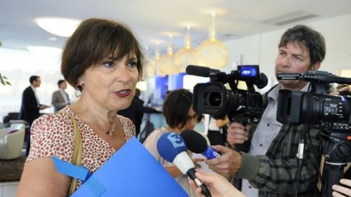 Marie arlette CARLOTTI face aux caméra et à la presse dans la cinquième circonscription dans les Bouches-du-Rhône ou elle se présente aux élections législative ©AFP