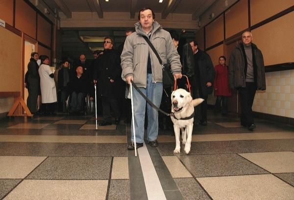 Un Etudiant en situation de handicap non voyant a l Universite de Lyon en 2009