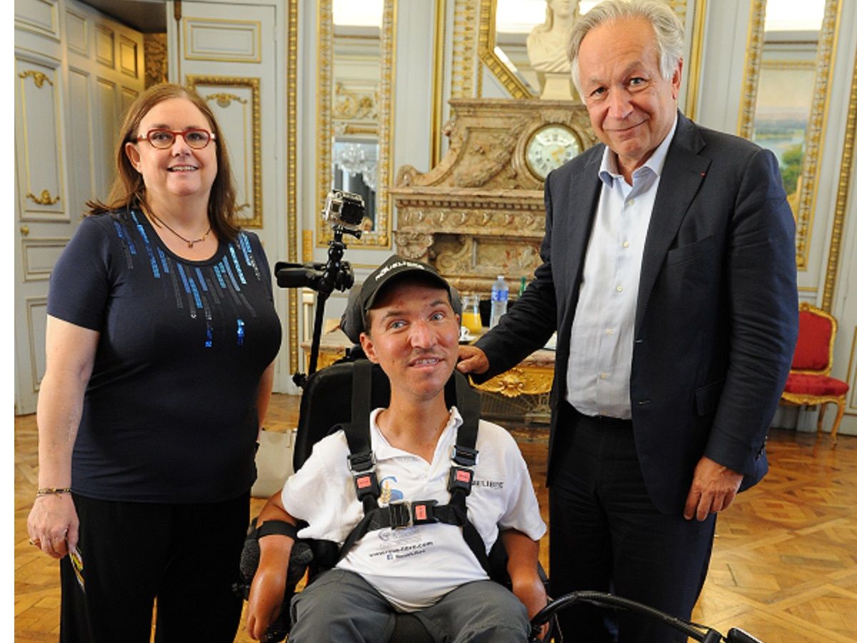 Jean Baptiste GAVE a la recu a la mairie de Toulouse par deux elus