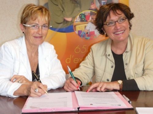 Signature de la convention par les deux présidentes de ADMR et AIDANT