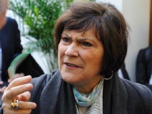 Marie-Arlette CARLOTTI répondant aux questions des journalistes (Illustration)