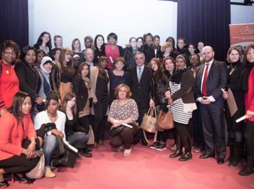 Michèle DELAUNAY, Ministre déléguée chargée des personnes âgées et de l’autonomie lors de sa visite le 26 mars 2013 aux Mureaux (78) ou elle assisté a la remise des « 100 nouveaux diplômés dans le secteur de l’aide à la  personne » au CIMAP © Ministère des Affaires sociales