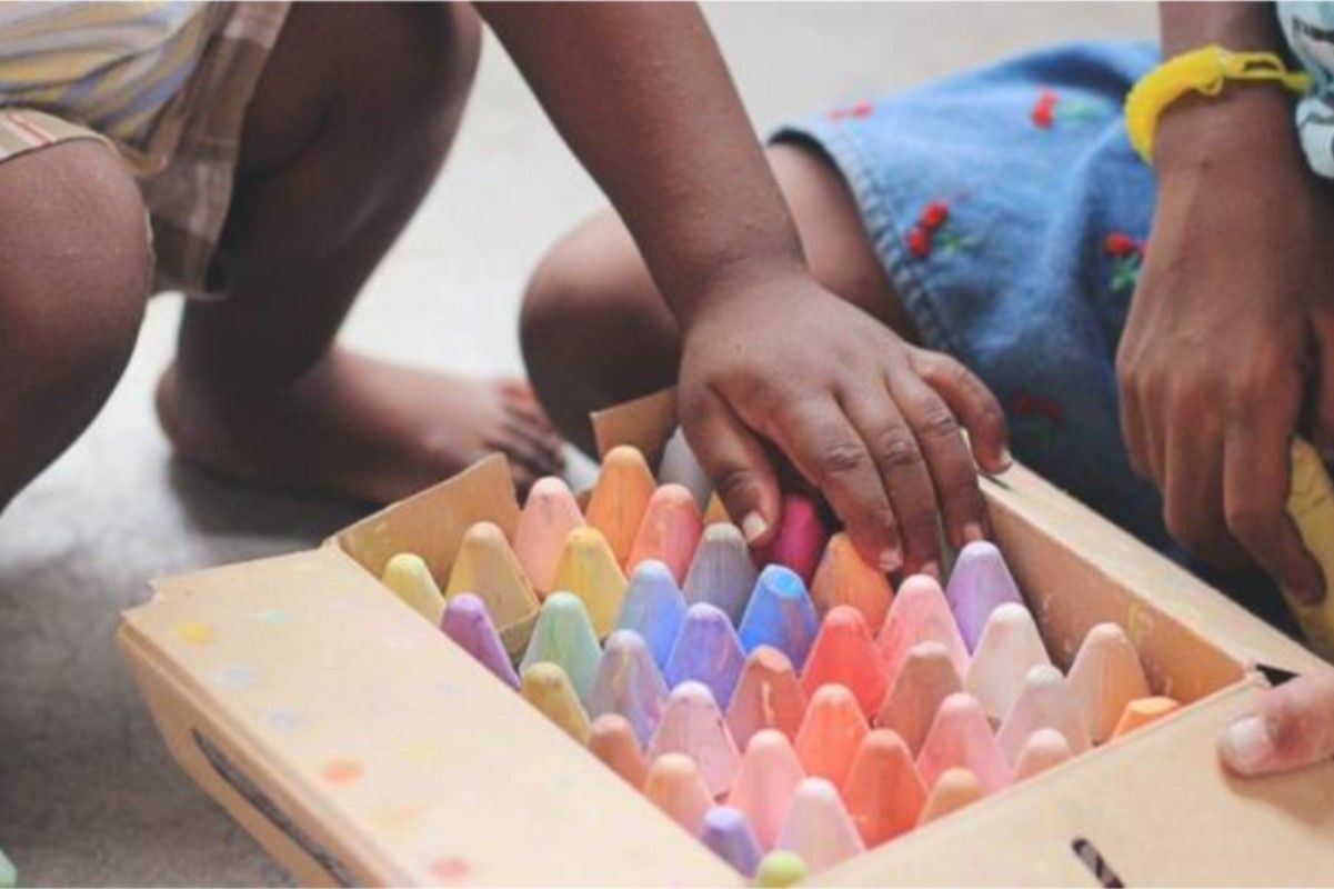 Visite de sophie CLUZEL dans une creche de lassociation Crescendo pour le lancement dune plateforme petite enfance handicap
