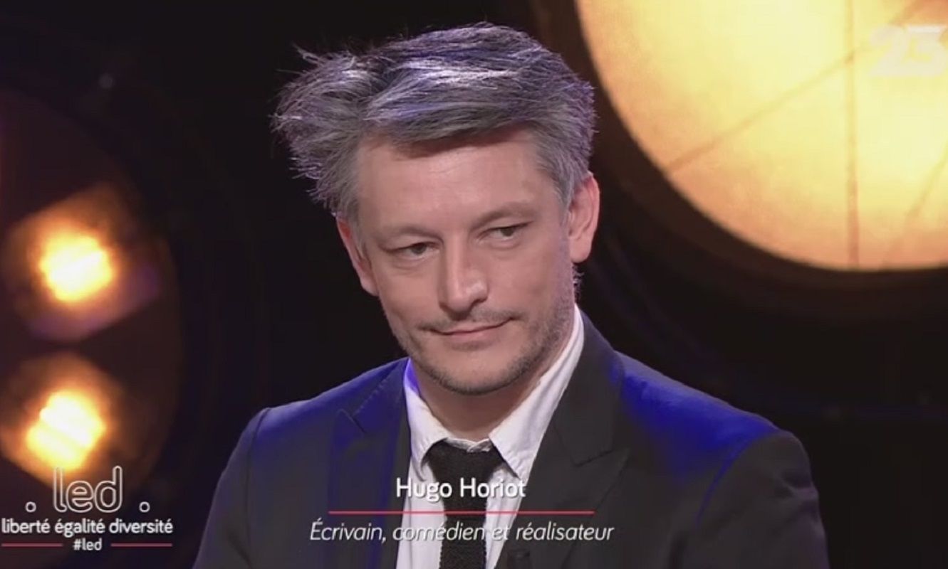 Hugo HORIOT ecrivain philosophe et comedien sur le plateau de la chaine N23 lors debat sur l autisme