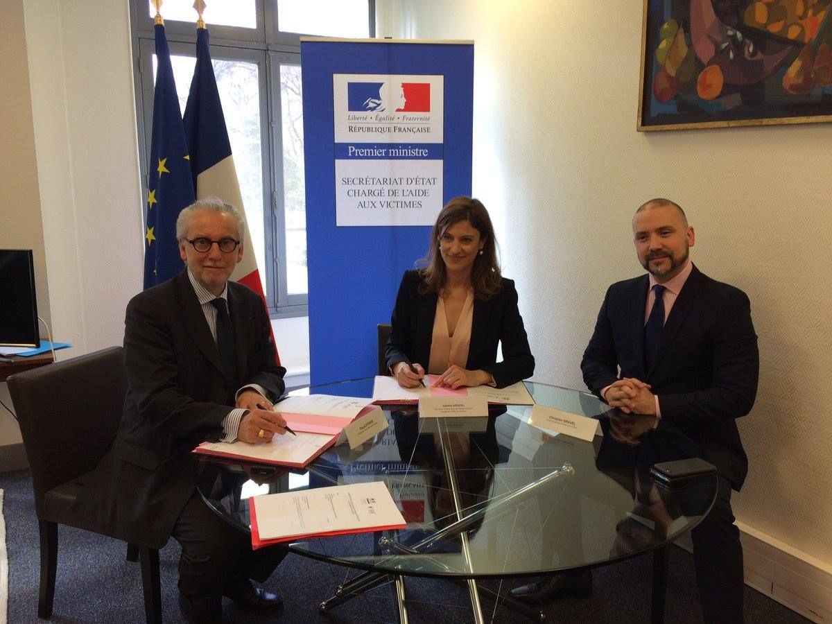 Signature charte dans le cadre de la defense des victimes entre le CNB et la secretaire d aide aux victimes